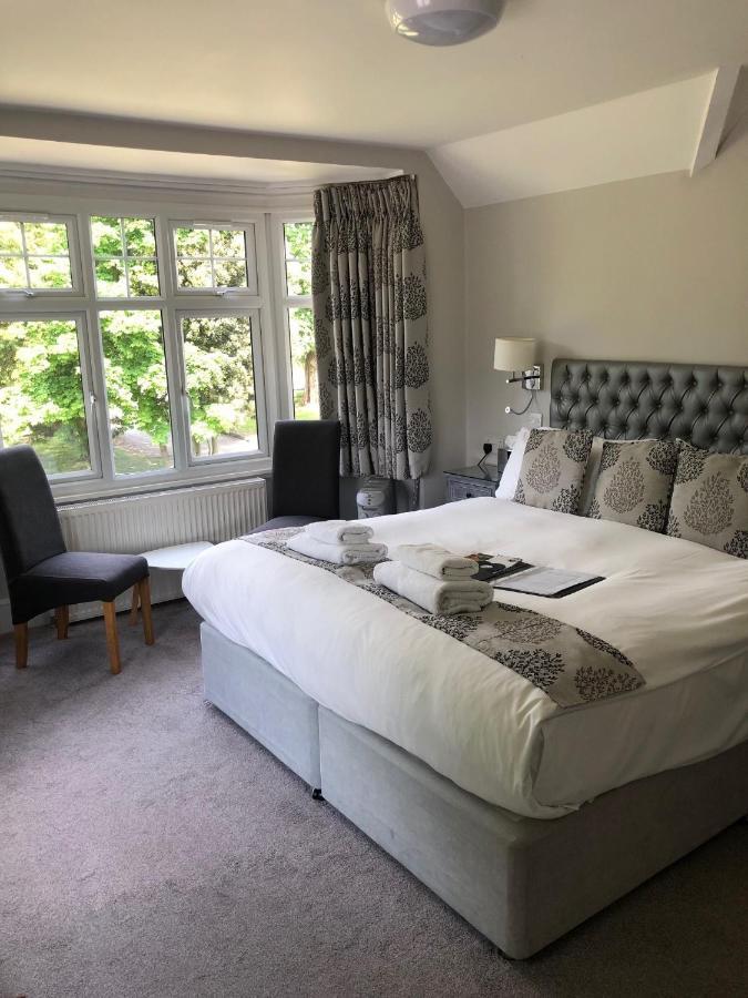 The Maple Manor Hotel Crawley  Buitenkant foto