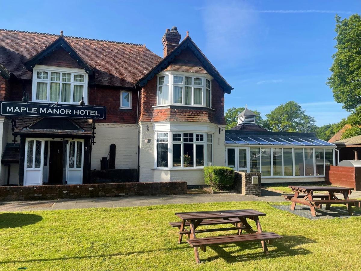 The Maple Manor Hotel Crawley  Buitenkant foto