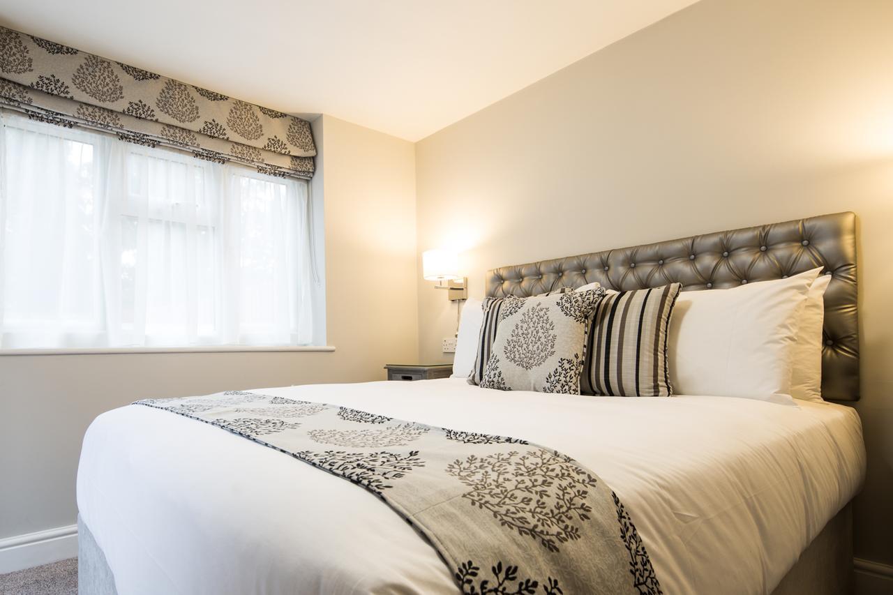 The Maple Manor Hotel Crawley  Buitenkant foto