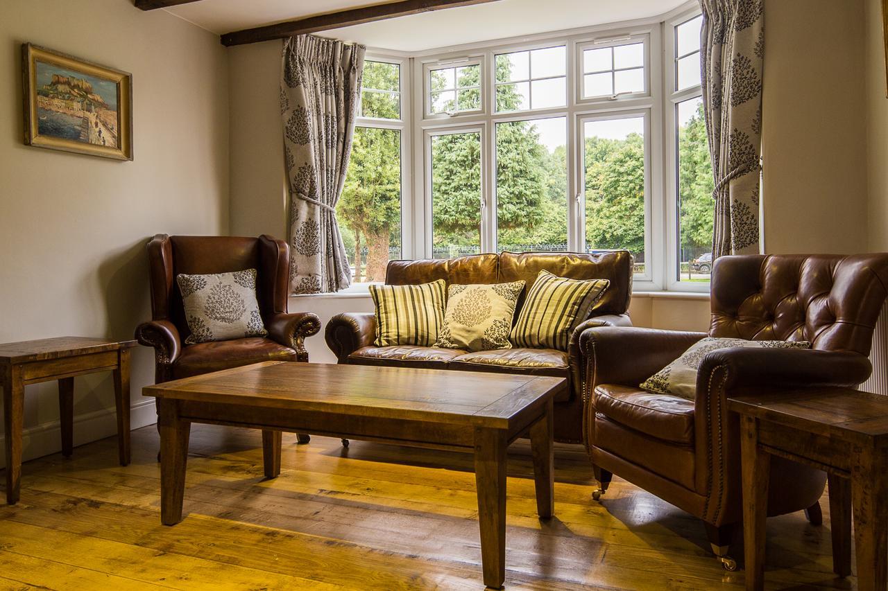 The Maple Manor Hotel Crawley  Buitenkant foto