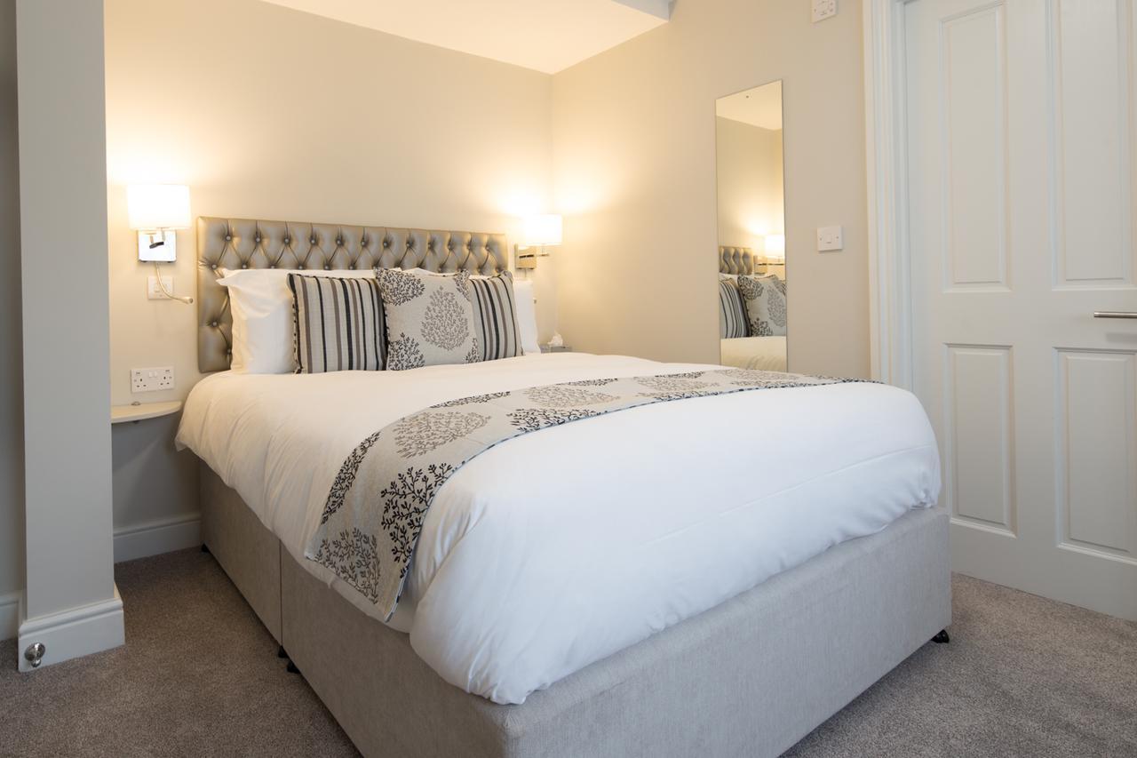 The Maple Manor Hotel Crawley  Buitenkant foto