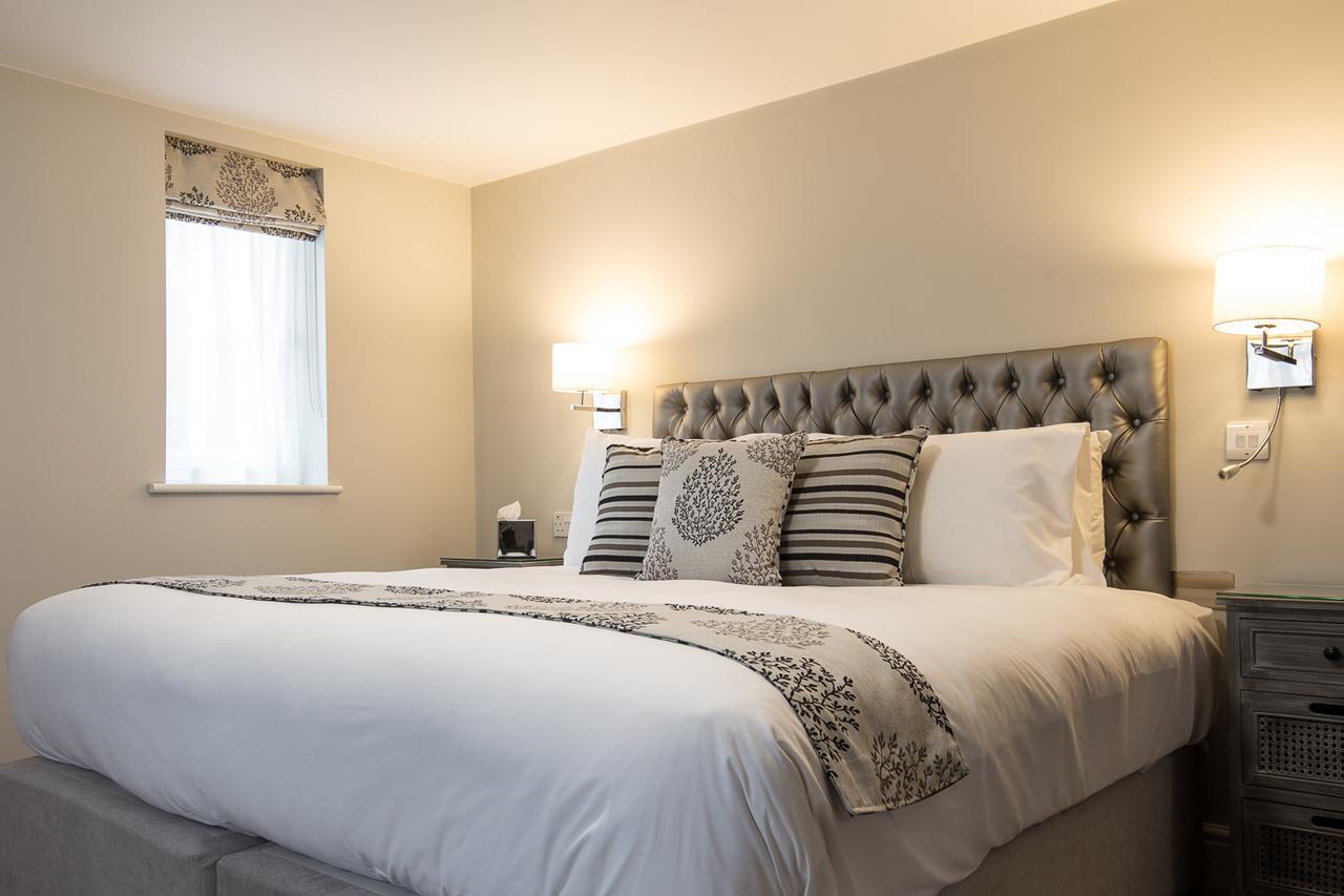 The Maple Manor Hotel Crawley  Buitenkant foto